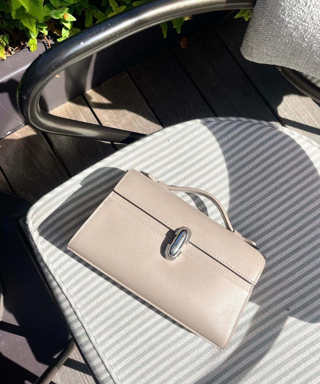 Eterna Handbag & Shoulder Bag