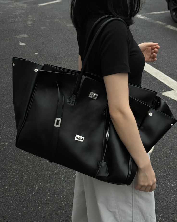 Okify_Balenciaga_Bel_Air_Medium_Carry_All_Bag_in_Black-Silver_Hardware_30x29x16cm.jpg